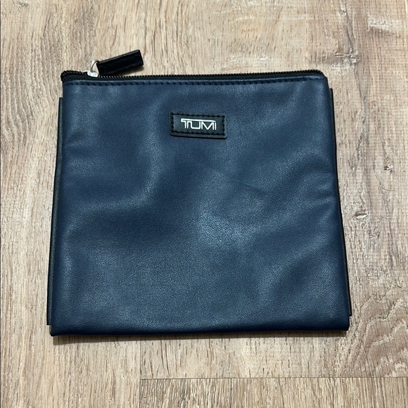 TUMI x DELTA | Navy Cosmetic Amenities Pouch - Picture 1 of 5